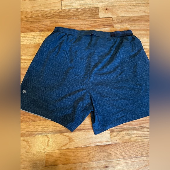 Lululemon Men’s Lined Navy Shorts (Size large) - Picture 5 of 8